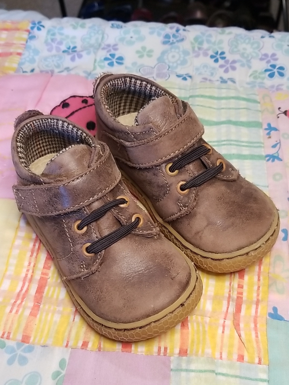 Livie & Luca Brown Naturally Distressed Leather Walker Shoes for Kids Size 6